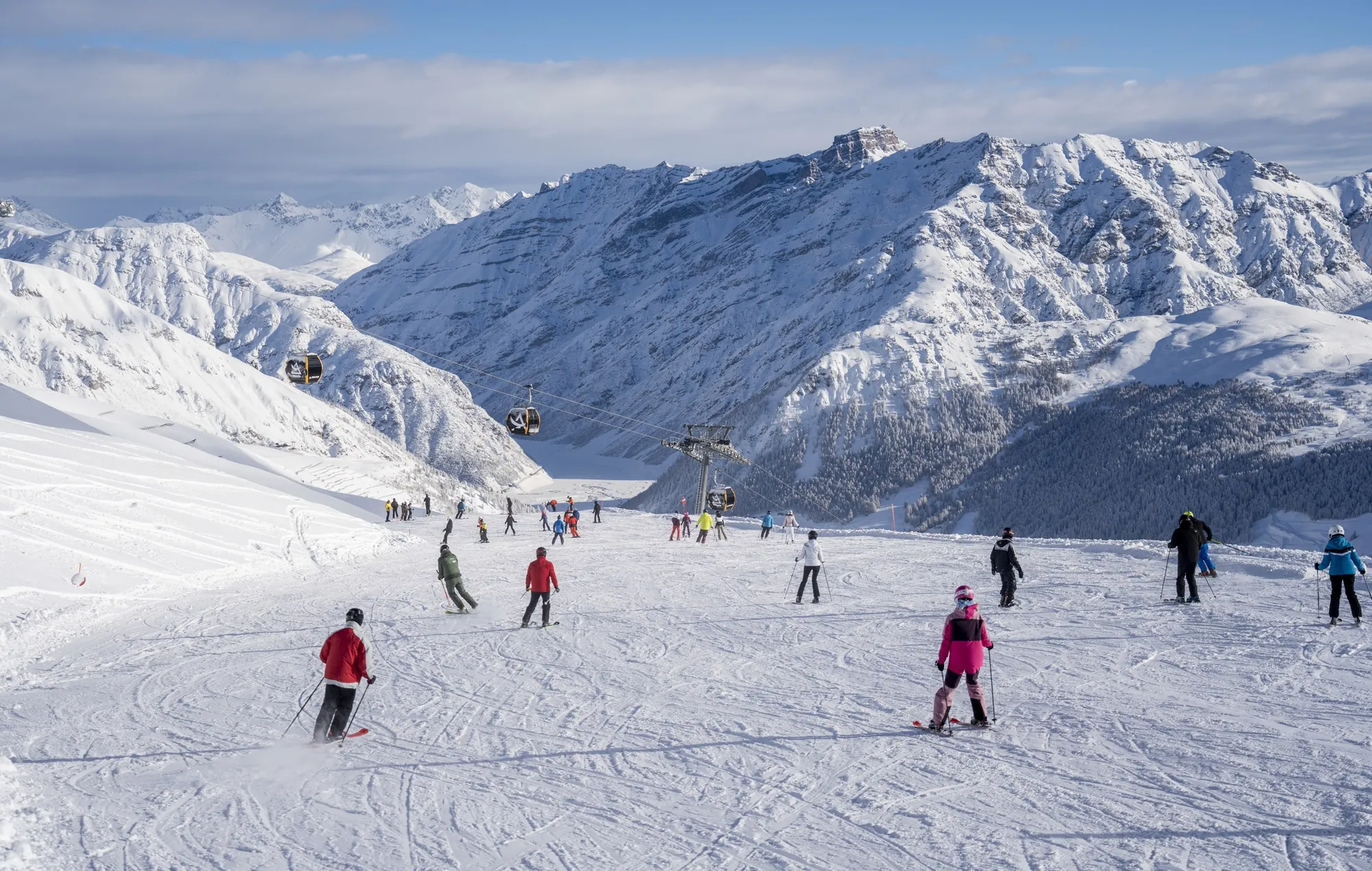 Ski&euml;rs op de piste in het skigebied van Livigno