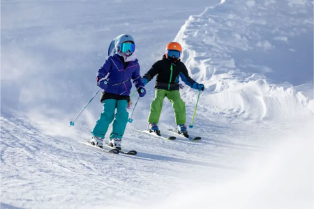 Kinderen skien in livigno