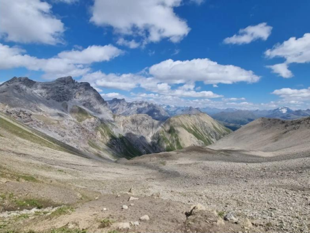 Kale, grijze bergkam met een pad eroverheen – Val Saliente naar de Fuorcla Trupchun (pad 175), Livigno